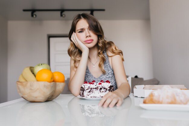 Mastering the Art of Conquering Emotional Eating Patterns