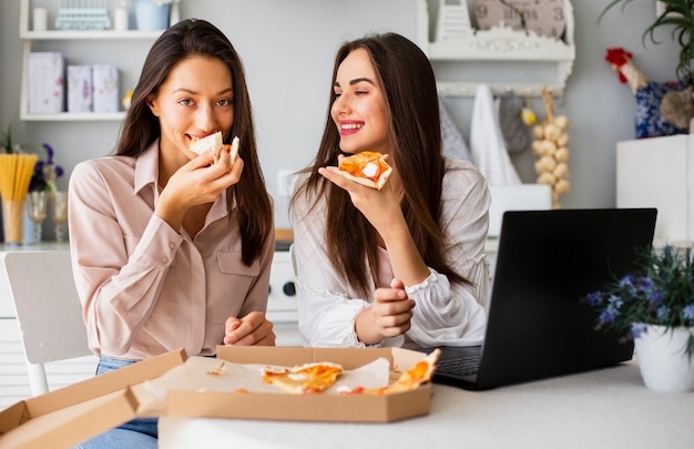 Mastering the Art of Curbing Late-Night Snacking: Five Effective Strategies