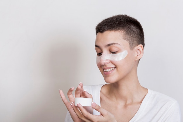 Safeguard Your Skin: Expert Tips for Selecting the Perfect Facial Moisturizer