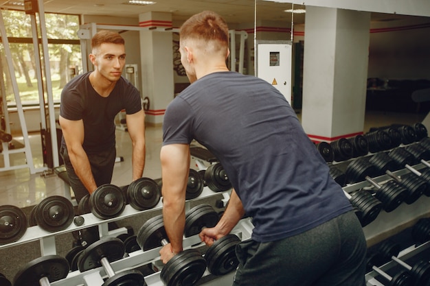 Essential Credentials and Skills for Aspiring Personal Trainers